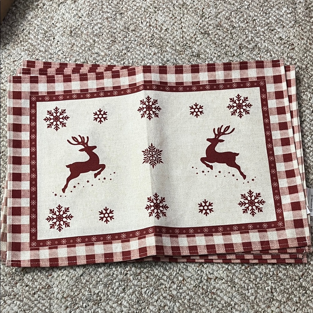 *Red and White Reindeer Placemats